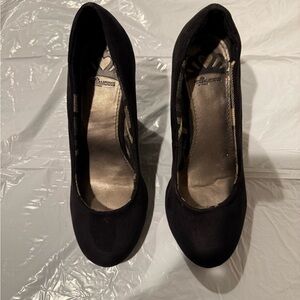 Fergalicious by Fergie Black Suede Tony Too Wedges Women’s size 7 Used